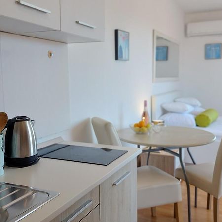 Sea Side Apartments Vodice Esterno foto