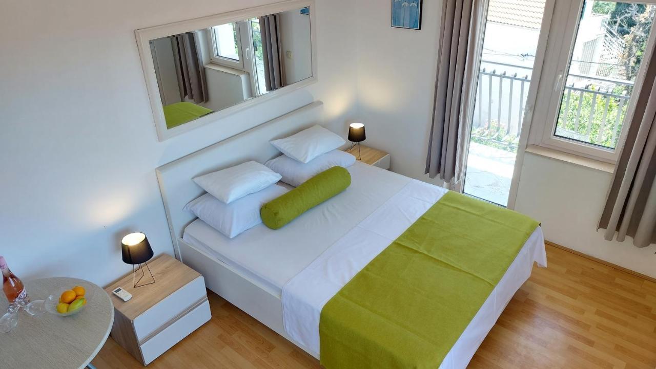Sea Side Apartments Vodice Esterno foto