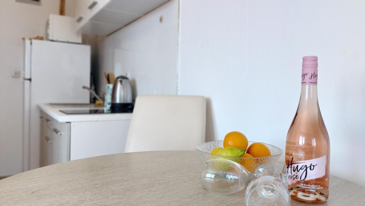 Sea Side Apartments Vodice Esterno foto