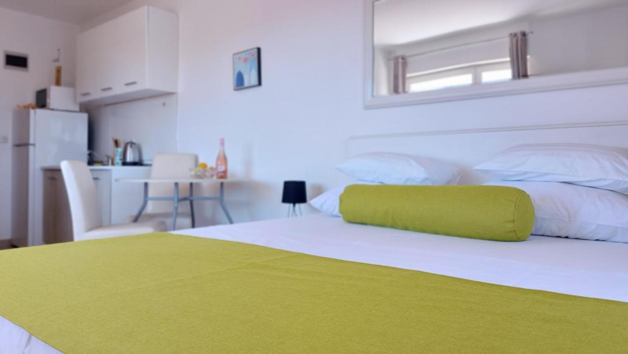 Sea Side Apartments Vodice Esterno foto