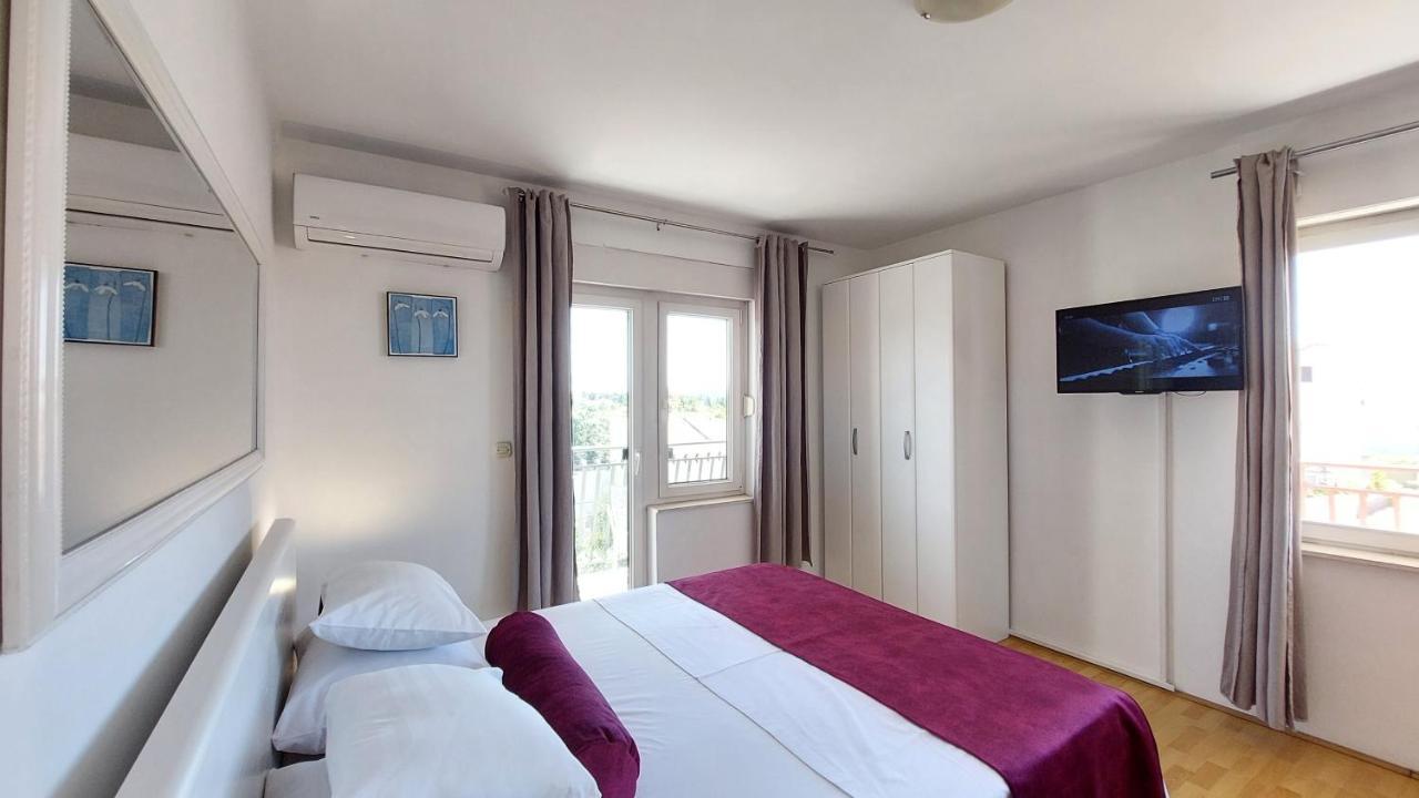 Sea Side Apartments Vodice Esterno foto