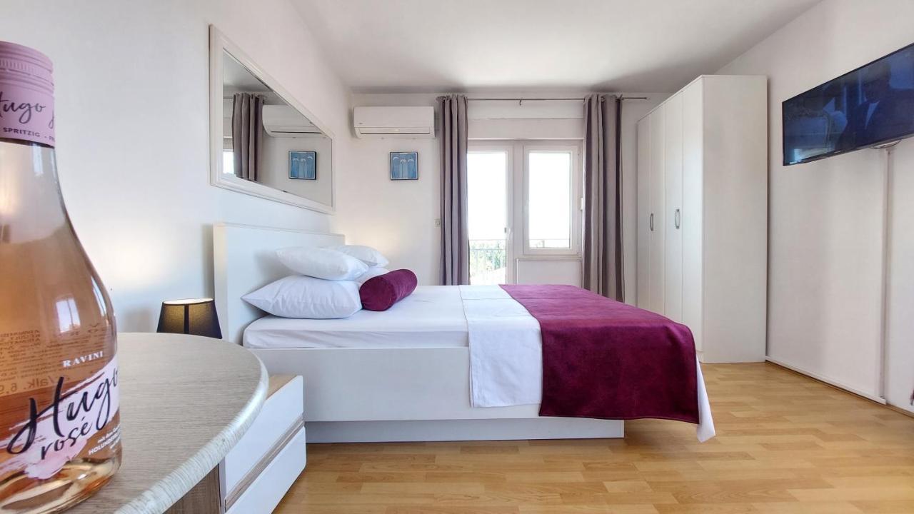 Sea Side Apartments Vodice Esterno foto