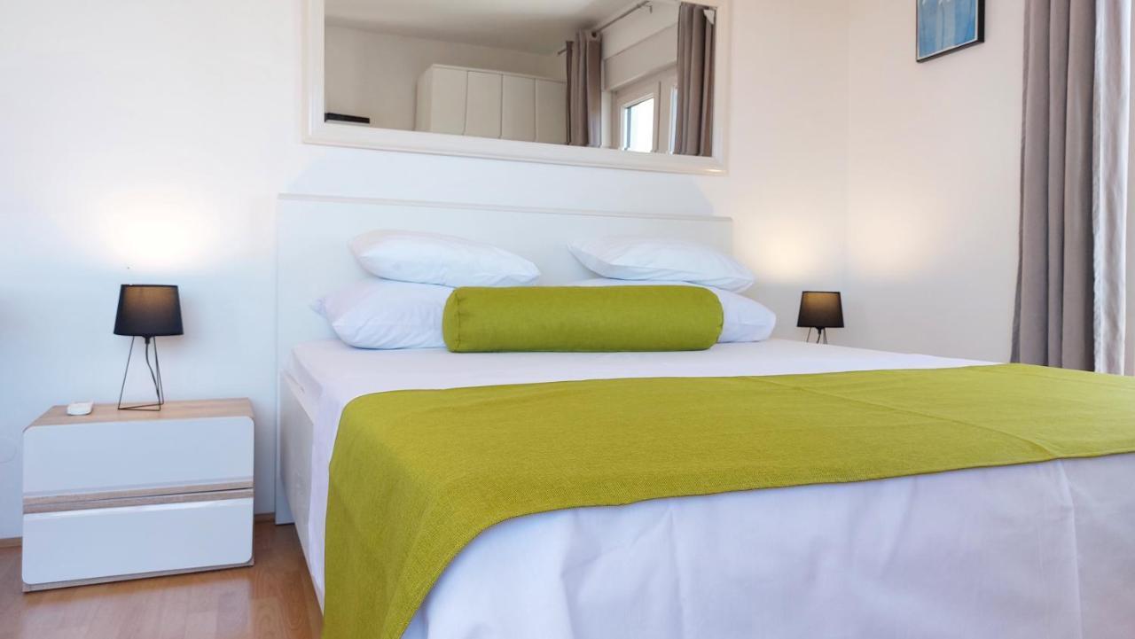 Sea Side Apartments Vodice Esterno foto