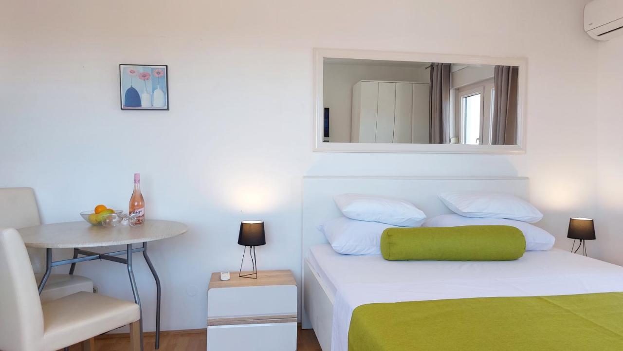 Sea Side Apartments Vodice Esterno foto
