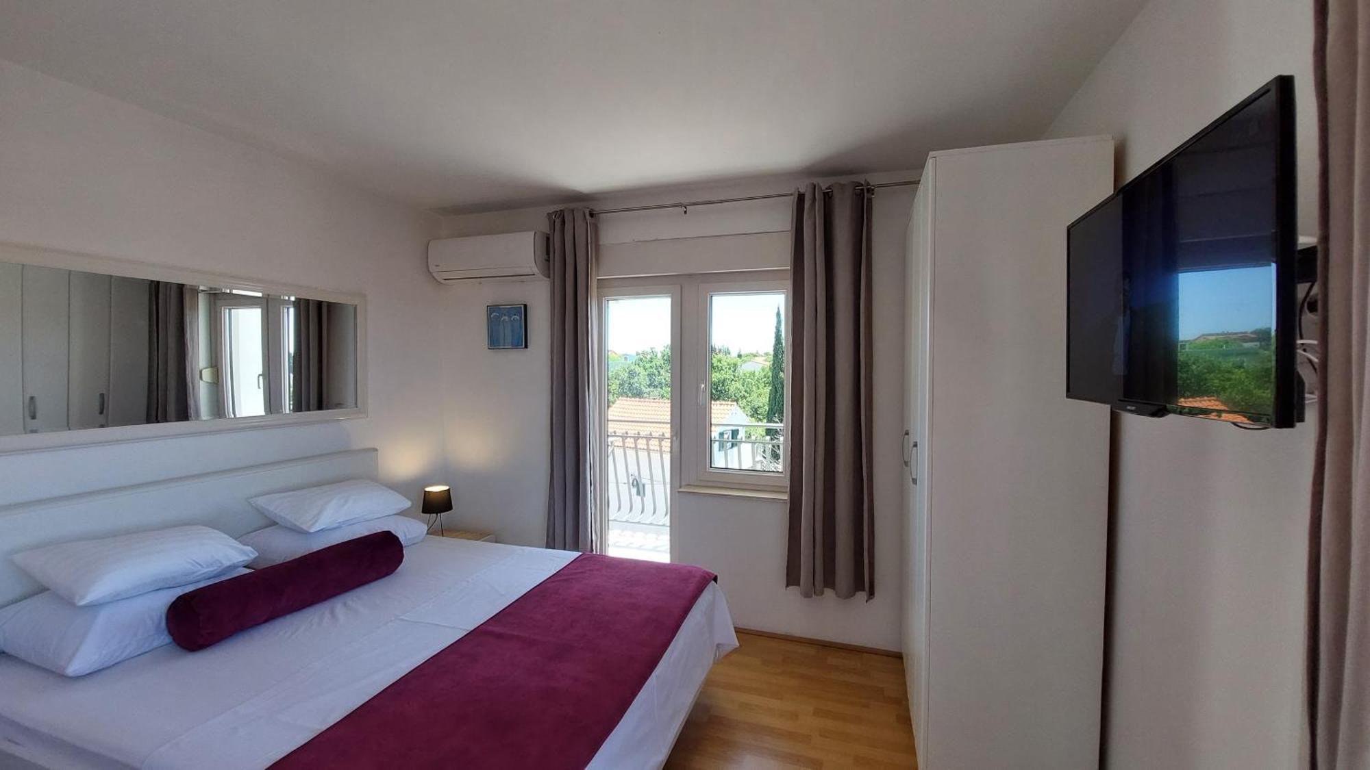 Sea Side Apartments Vodice Esterno foto