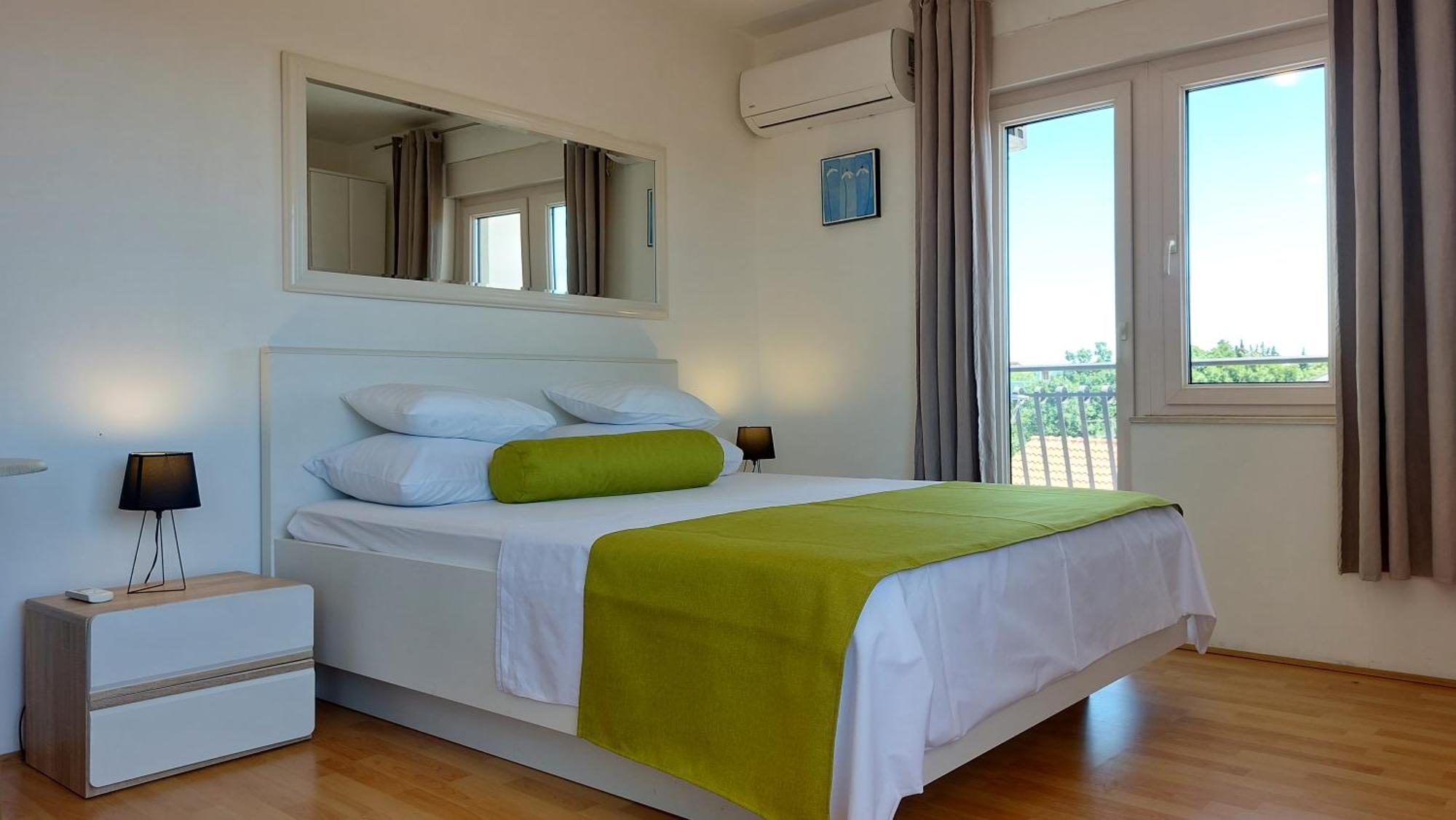 Sea Side Apartments Vodice Esterno foto